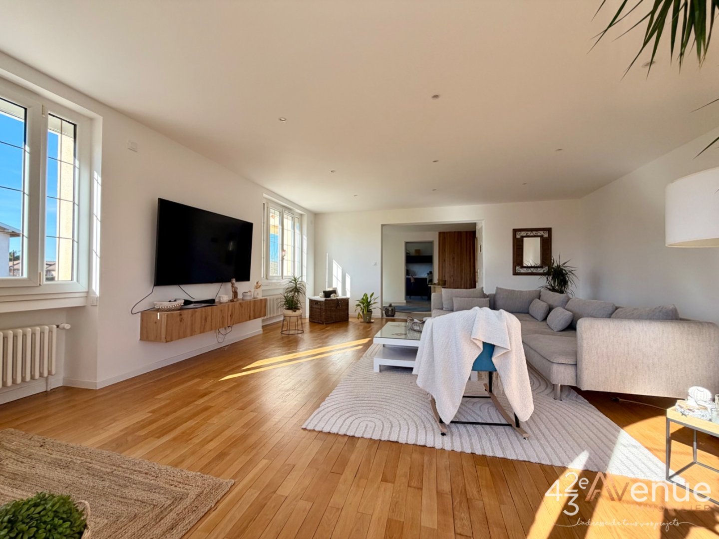 Sury Le Comtal Maison 265 m2sur 1200 m2 de terrain A VENDRE - SURY LE COMTAL - 265 m2 - 430�000�&euro;