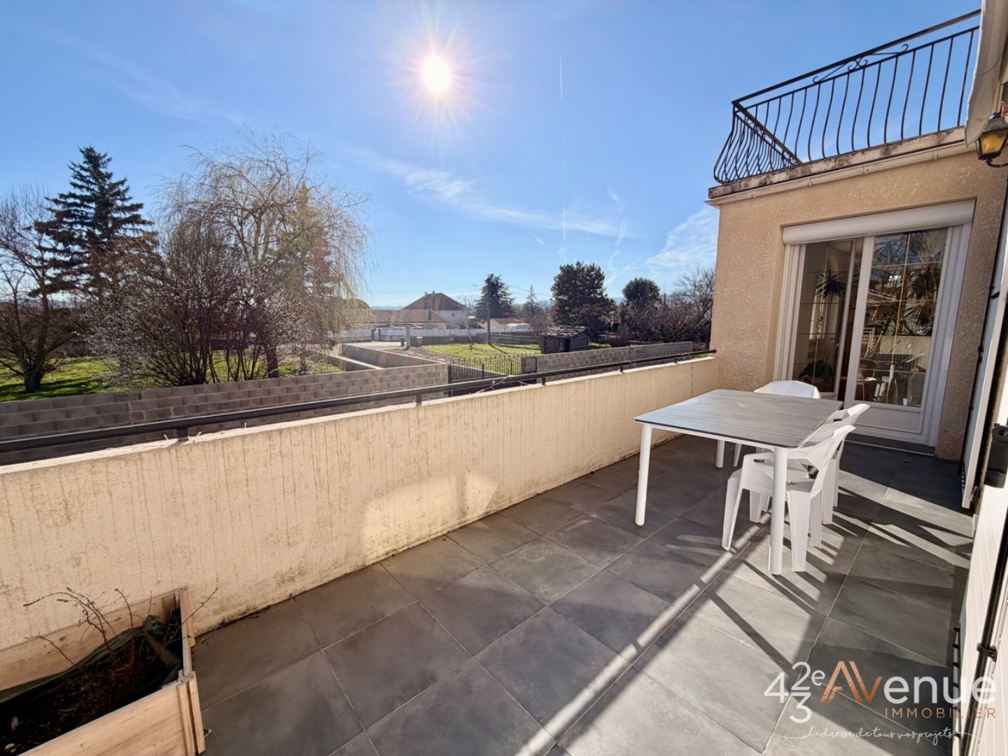 Sury Le Comtal Maison 265 m2sur 1200 m2 de terrain A VENDRE - SURY LE COMTAL - 265 m2 - 430�000�&euro;