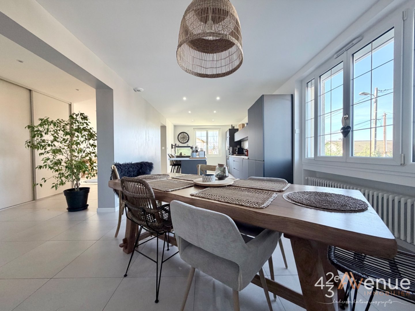 Sury Le Comtal Maison 265 m2sur 1200 m2 de terrain A VENDRE - SURY LE COMTAL - 265 m2 - 430�000�&euro;