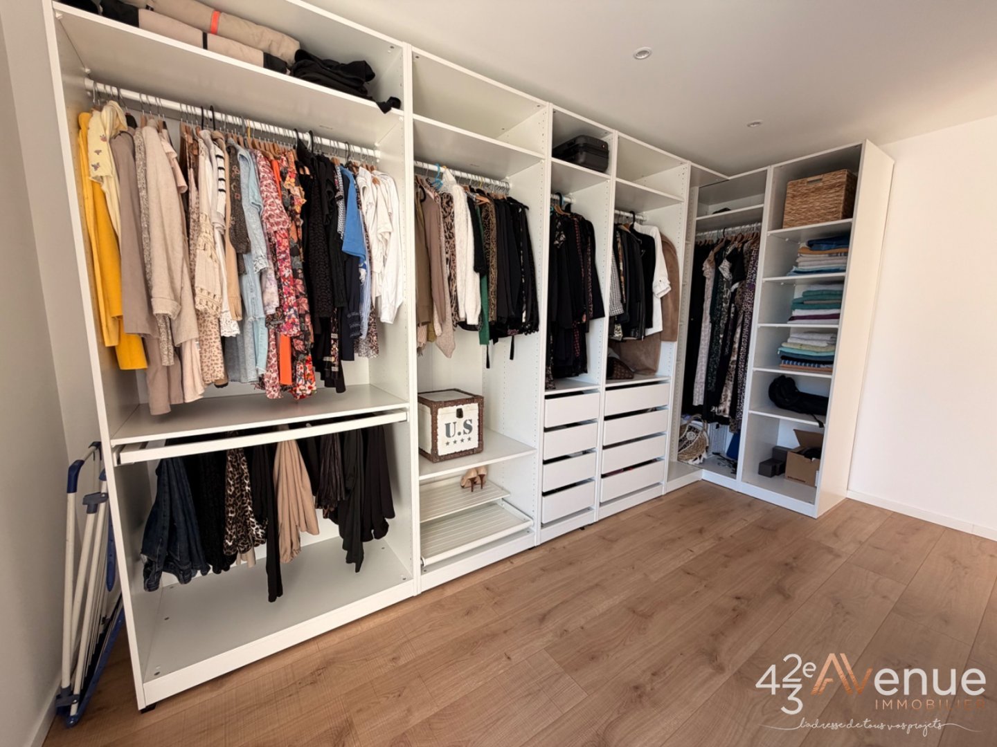 Sury Le Comtal Maison 265 m2sur 1200 m2 de terrain A VENDRE - SURY LE COMTAL - 265 m2 - 430�000�&euro;