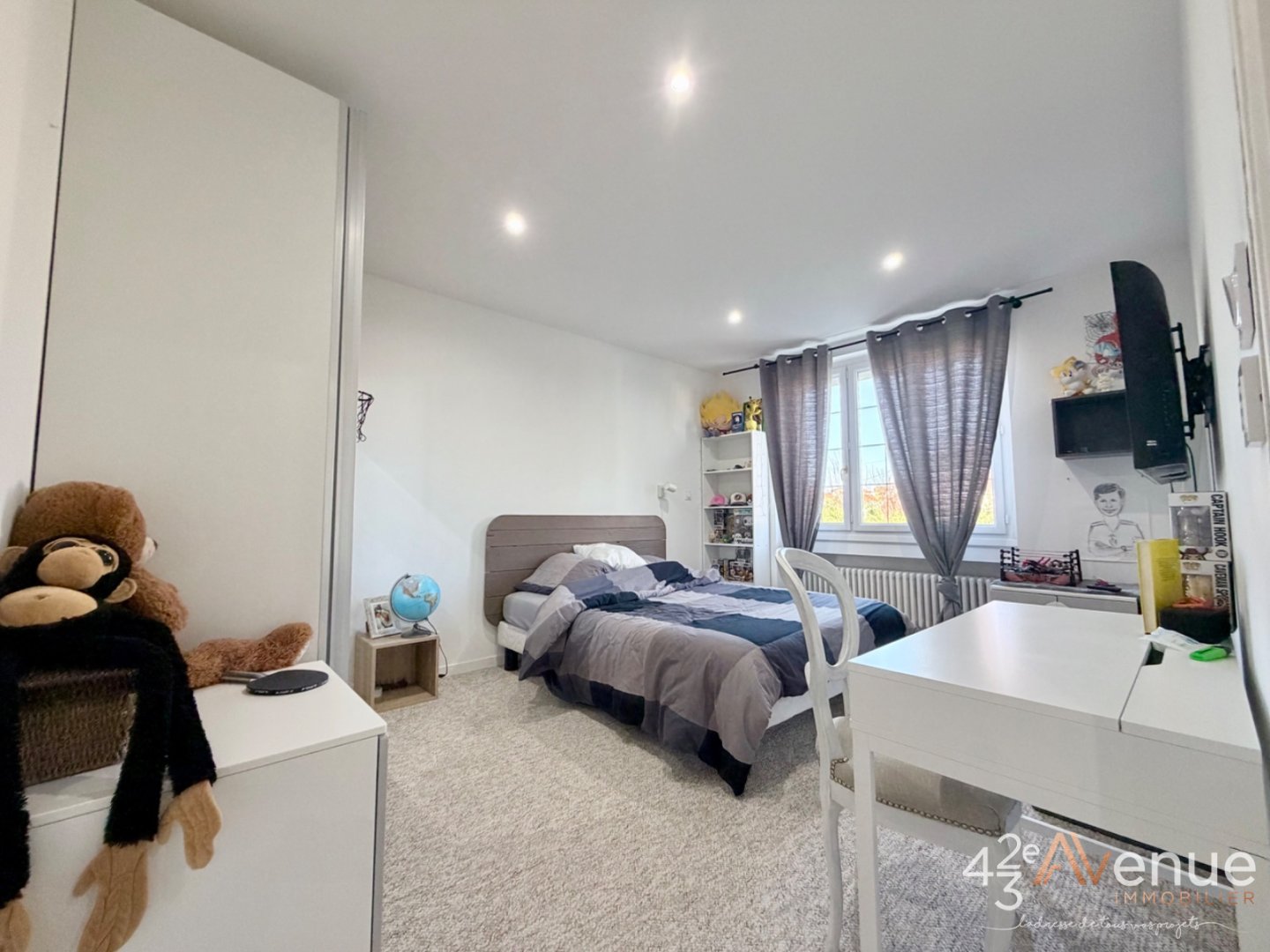 Sury Le Comtal Maison 265 m2sur 1200 m2 de terrain A VENDRE - SURY LE COMTAL - 265 m2 - 430�000�&euro;