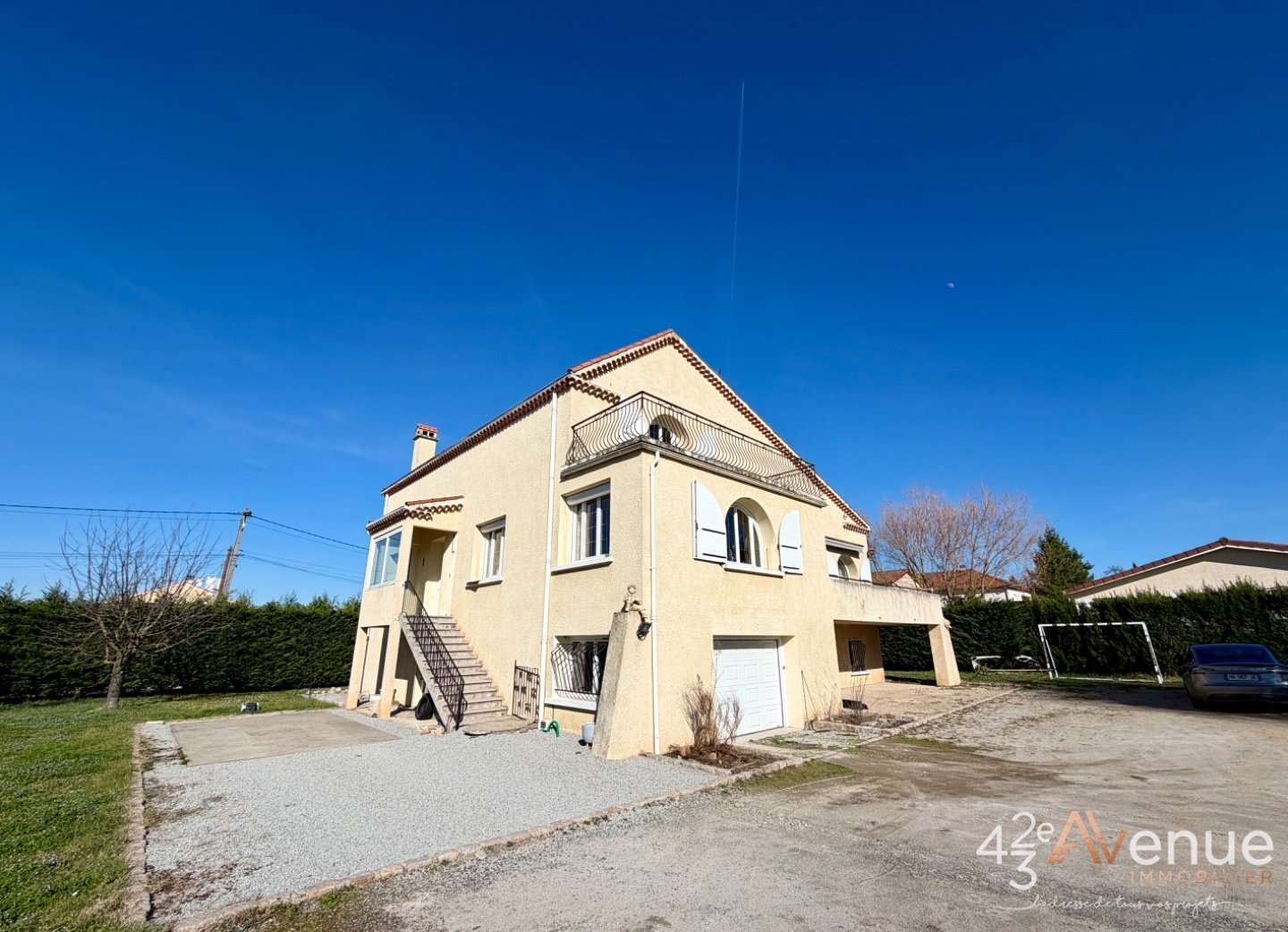 Sury Le Comtal Maison 265 m2sur 1200 m2 de terrain A VENDRE - SURY LE COMTAL - 265 m2 - 430�000�&euro;