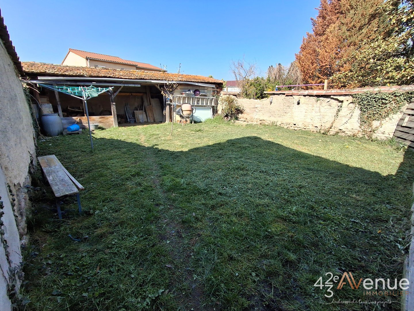 Maison mitoyenne A VENDRE - SURY LE COMTAL - 95 m2 - 145 000 &euro;