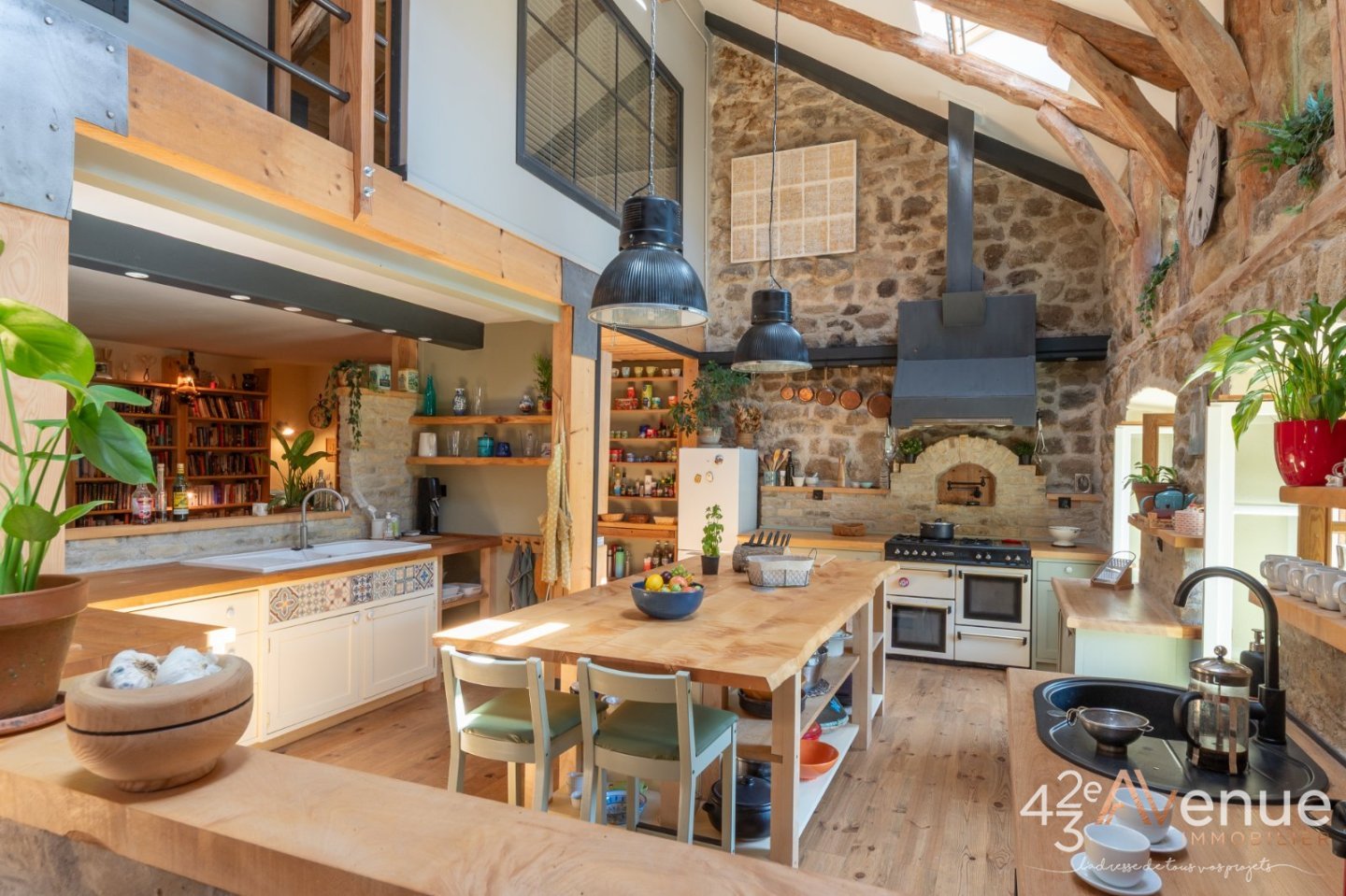Corps de ferme en pierre - TENCE - 338 m2 - 540 000 &euro;