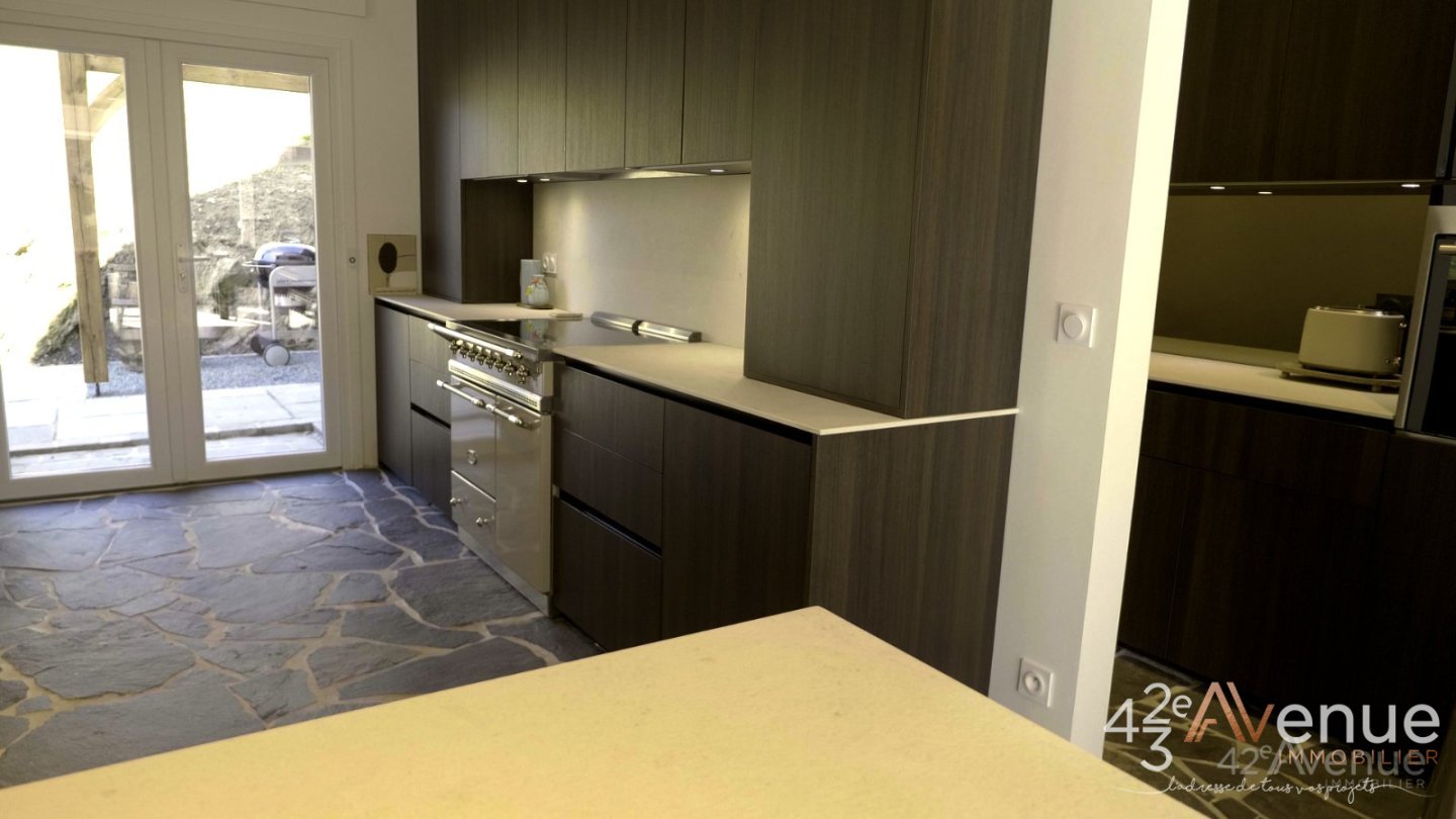 MAISON A VENDRE - UNIEUX - 250 m2 - 749�000�&euro;