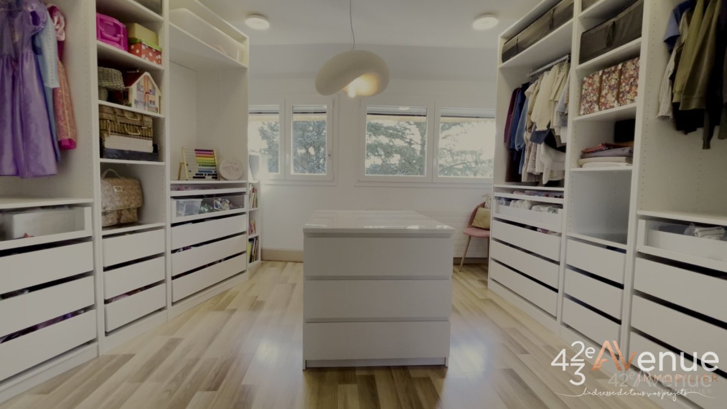 MAISON A VENDRE - UNIEUX - 250 m2 - 749�000�&euro;