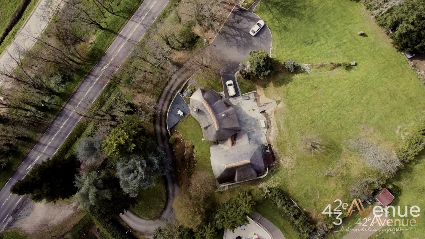 MAISON A VENDRE - UNIEUX - 250 m2 - 749�000�&euro;