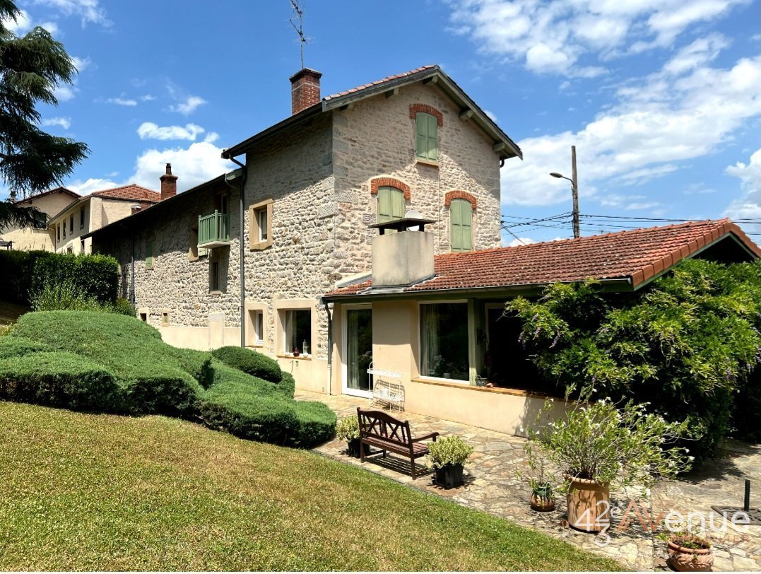 PROPRIETE AVEC TERRAIN A VENDRE - ST MARTIN LA PLAINE - 241 m2 - 790 000 €