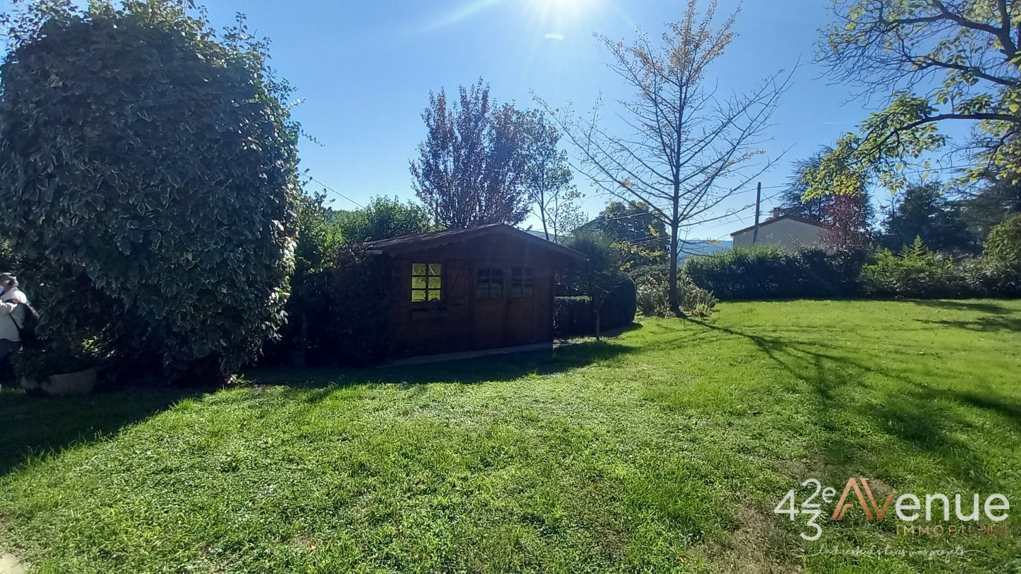 PROPRIETE AVEC TERRAIN CONSTRUCTIBLE A VENDRE - ST MARTIN LA PLAINE - 241 m2 - 695�000�&euro;