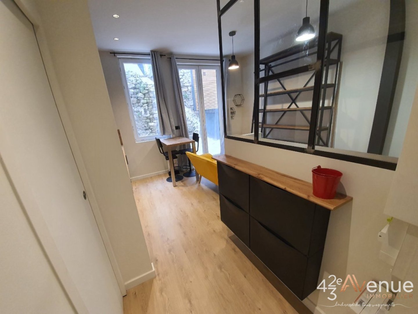 Studio avec terrasse A LOUER - ST ETIENNE ALBERT THOMAS - 18.63 m2 - 433 &euro; charges comprises par mois