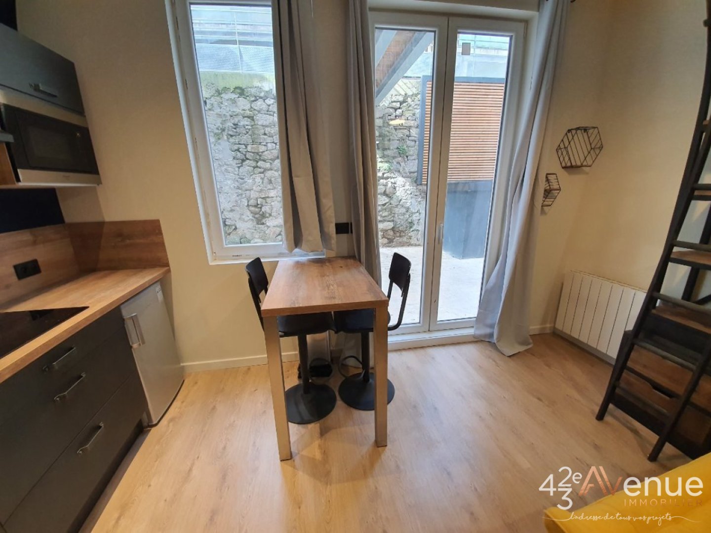 Studio avec terrasse A LOUER - ST ETIENNE ALBERT THOMAS - 18.63 m2 - 433 &euro; charges comprises par mois