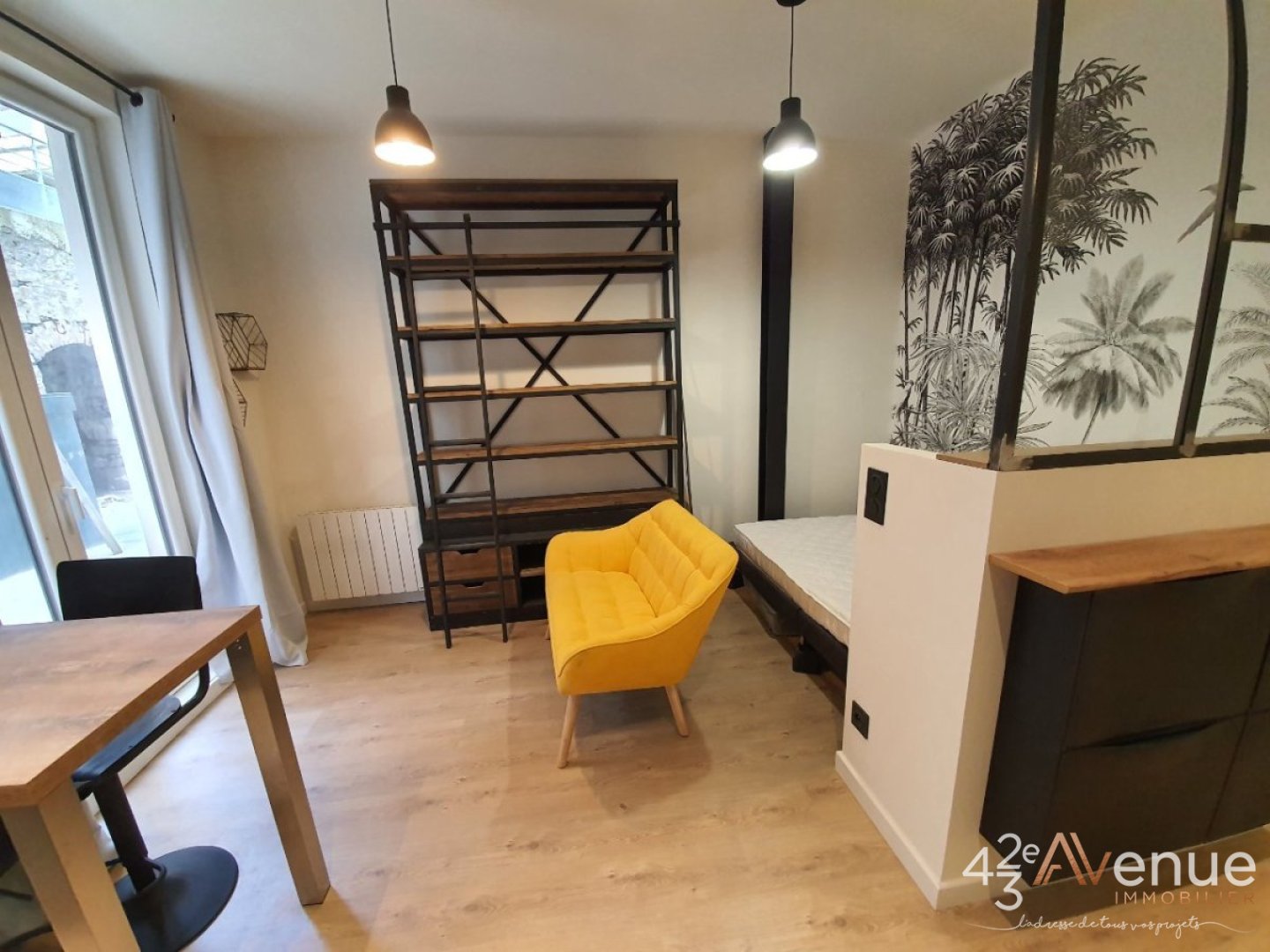 Studio avec terrasse A LOUER - ST ETIENNE ALBERT THOMAS - 18.63 m2 - 433 &euro; charges comprises par mois