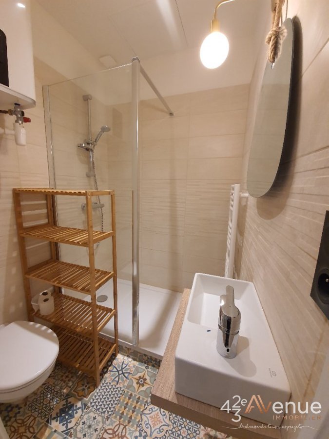 Studio avec terrasse A LOUER - ST ETIENNE ALBERT THOMAS - 18.63 m2 - 433 &euro; charges comprises par mois