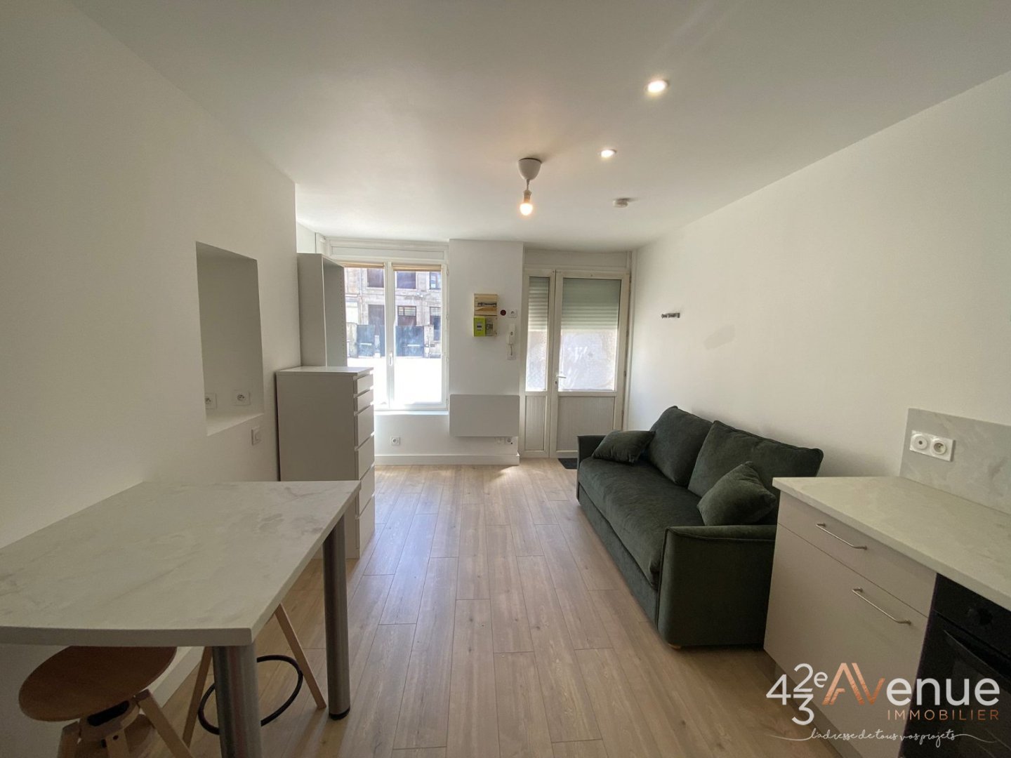 STUDIO A LOUER - ST ETIENNE BADOUILLERE - 19.1 m2 - 420 &euro; charges comprises par mois