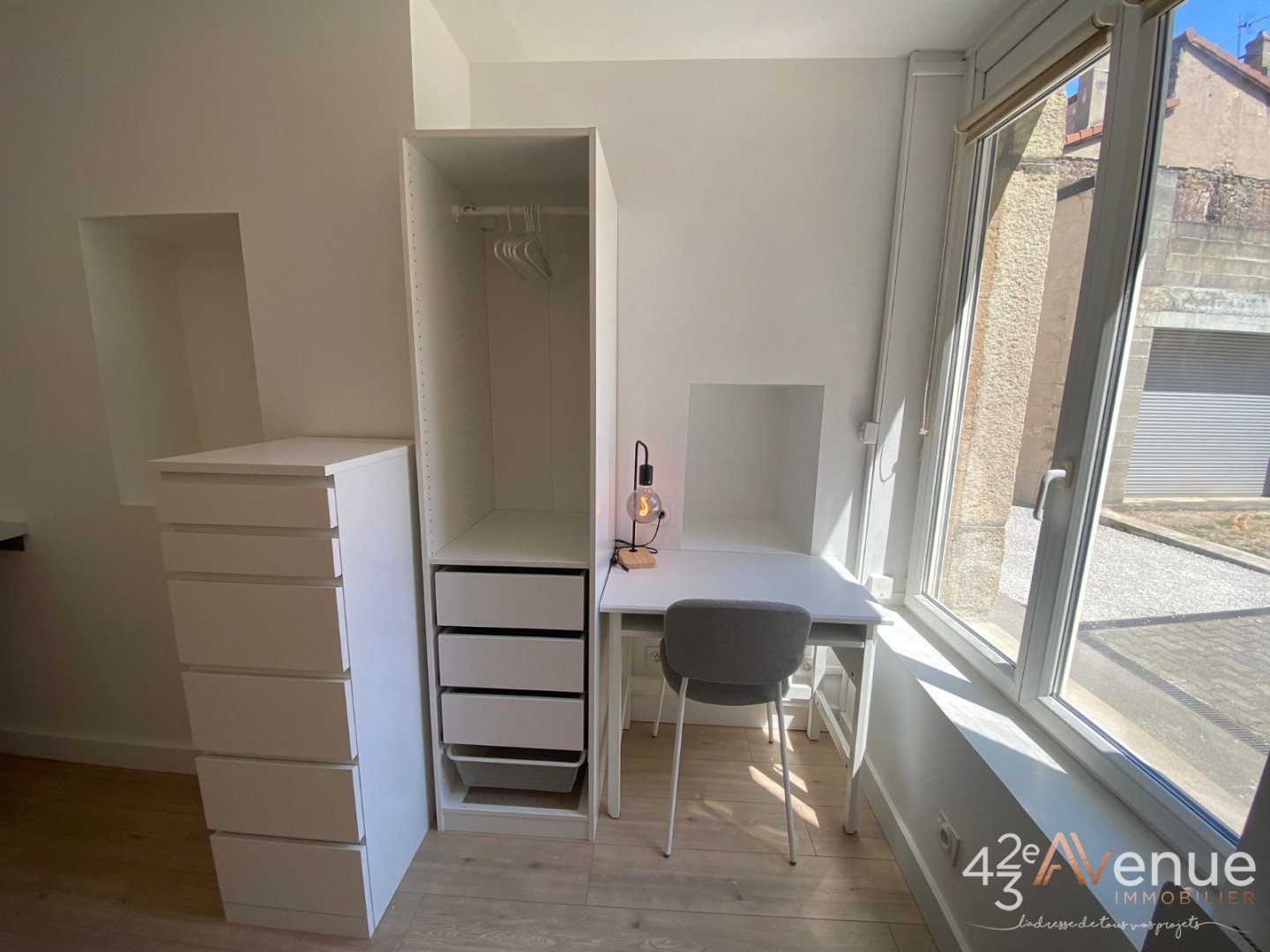 STUDIO A LOUER - ST ETIENNE BADOUILLERE - 19.1 m2 - 420 &euro; charges comprises par mois