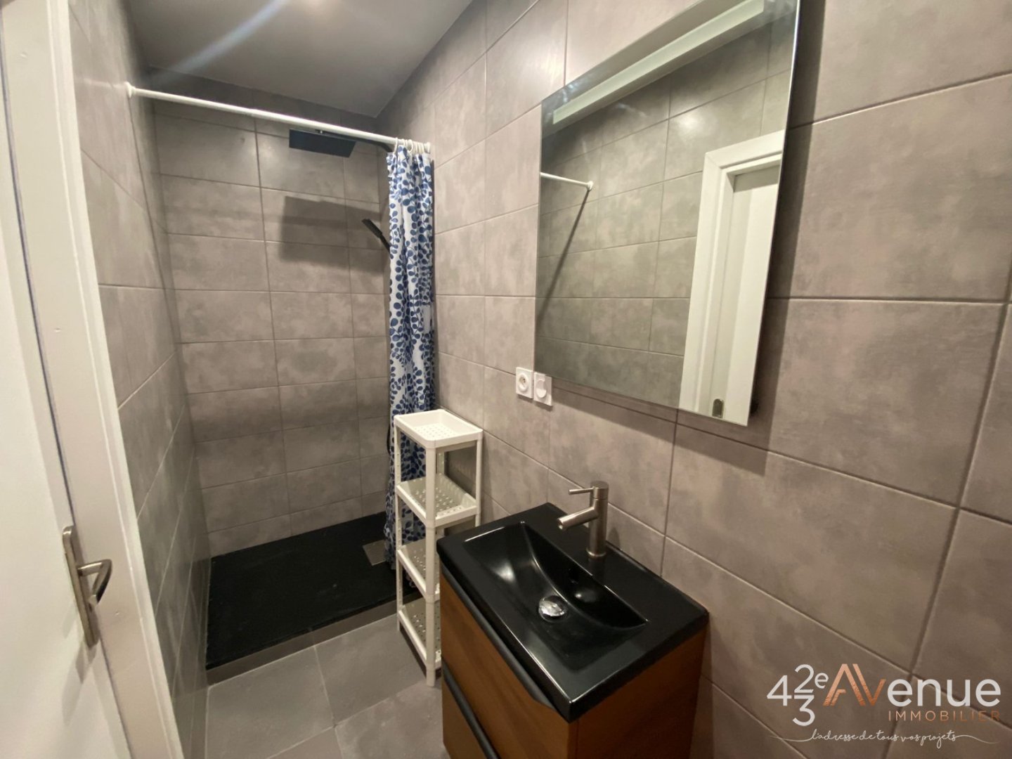 STUDIO A LOUER - ST ETIENNE BADOUILLERE - 19.1 m2 - 420 &euro; charges comprises par mois