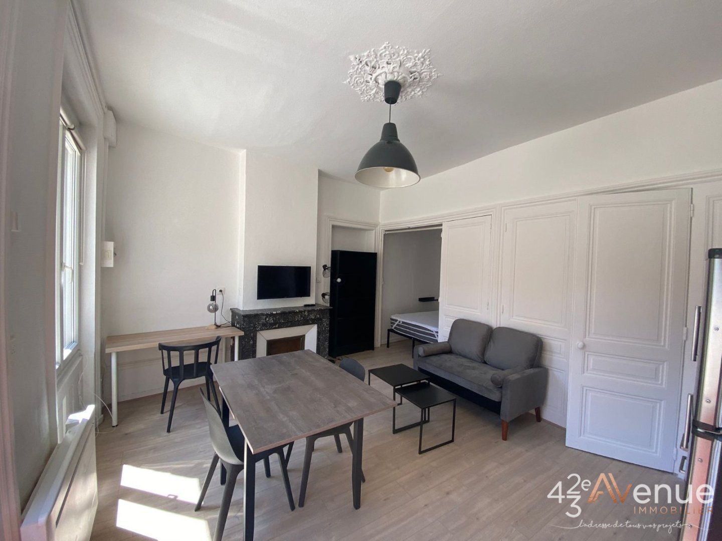 STUDIO A LOUER - ST ETIENNE BADOUILLERE - 27.5 m2 - 445 &euro; charges comprises par mois