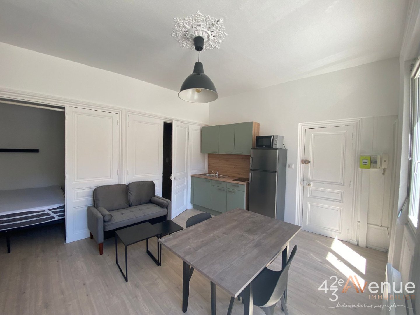 STUDIO A LOUER - ST ETIENNE BADOUILLERE - 27.5 m2 - 445 &euro; charges comprises par mois