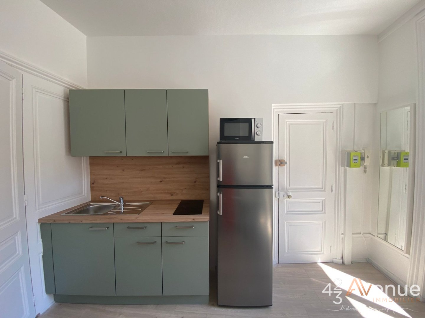 STUDIO A LOUER - ST ETIENNE BADOUILLERE - 27.5 m2 - 445 &euro; charges comprises par mois