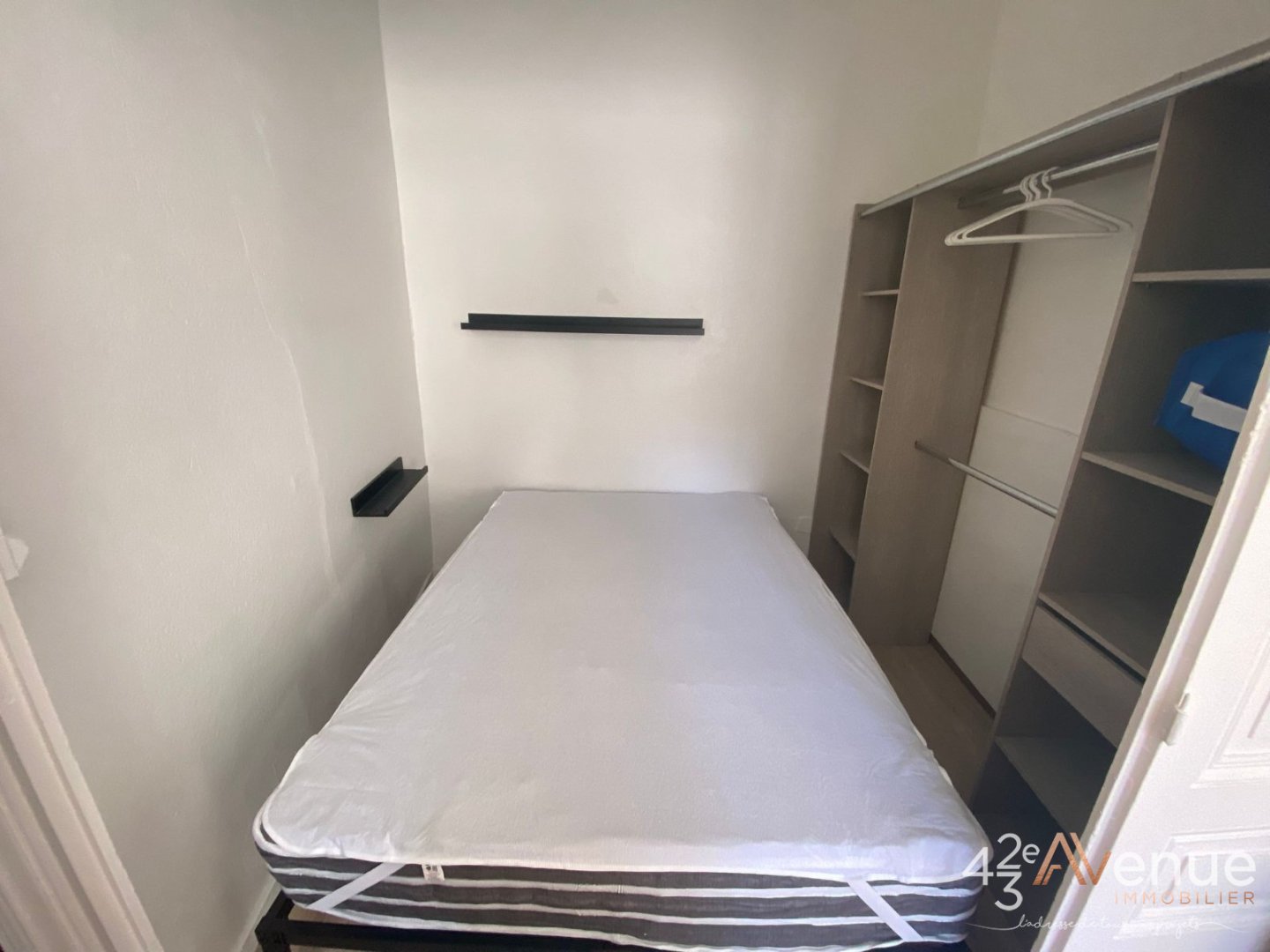 STUDIO A LOUER - ST ETIENNE BADOUILLERE - 27.5 m2 - 445 &euro; charges comprises par mois