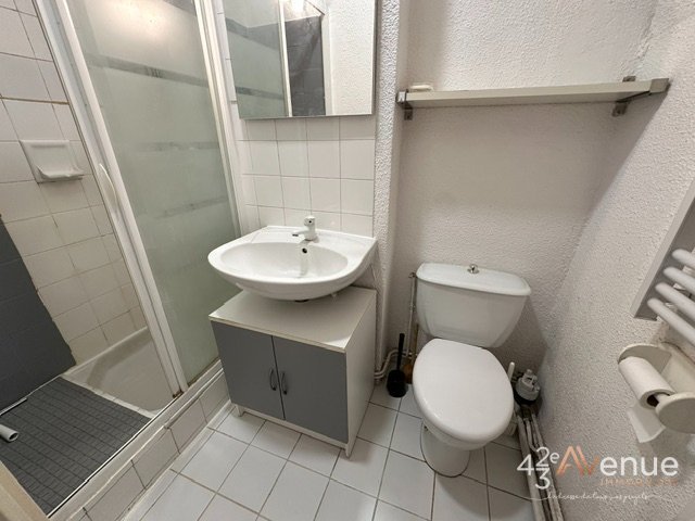 STUDIO MEUBLE A LOUER - ST ETIENNE CHAVANELLE/MARTYRS DE VINGRE - 18.6 m2 - 350 &euro; charges comprises par mois