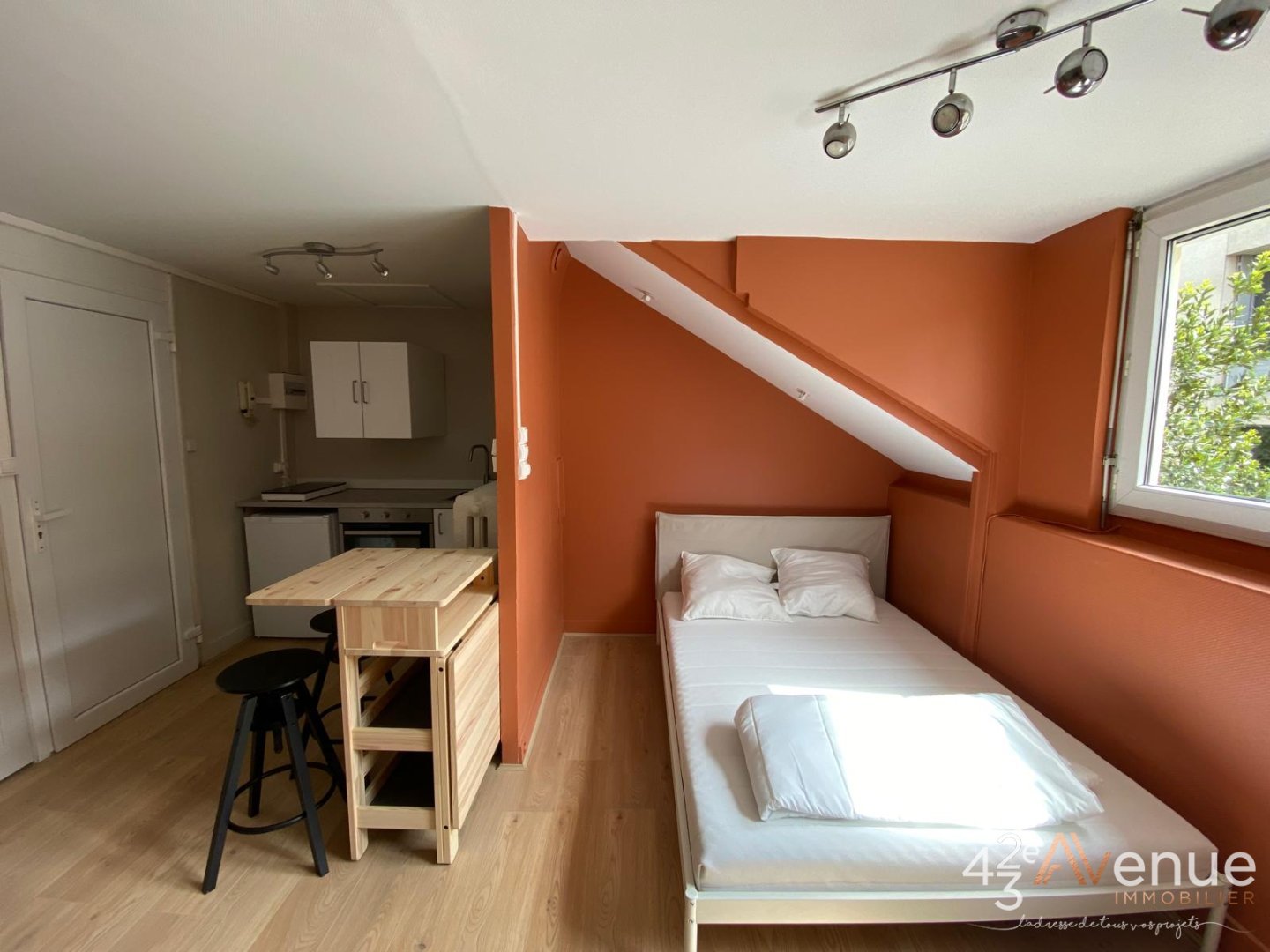 STUDIO A LOUER - ST ETIENNE CRET DE ROCH - 19.43 m2 - 410 &euro; charges comprises par mois