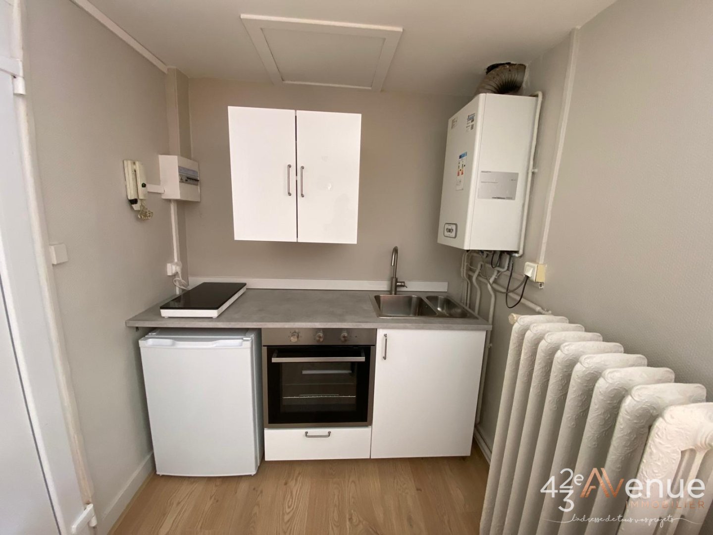 STUDIO A LOUER - ST ETIENNE CRET DE ROCH - 19.43 m2 - 410 &euro; charges comprises par mois