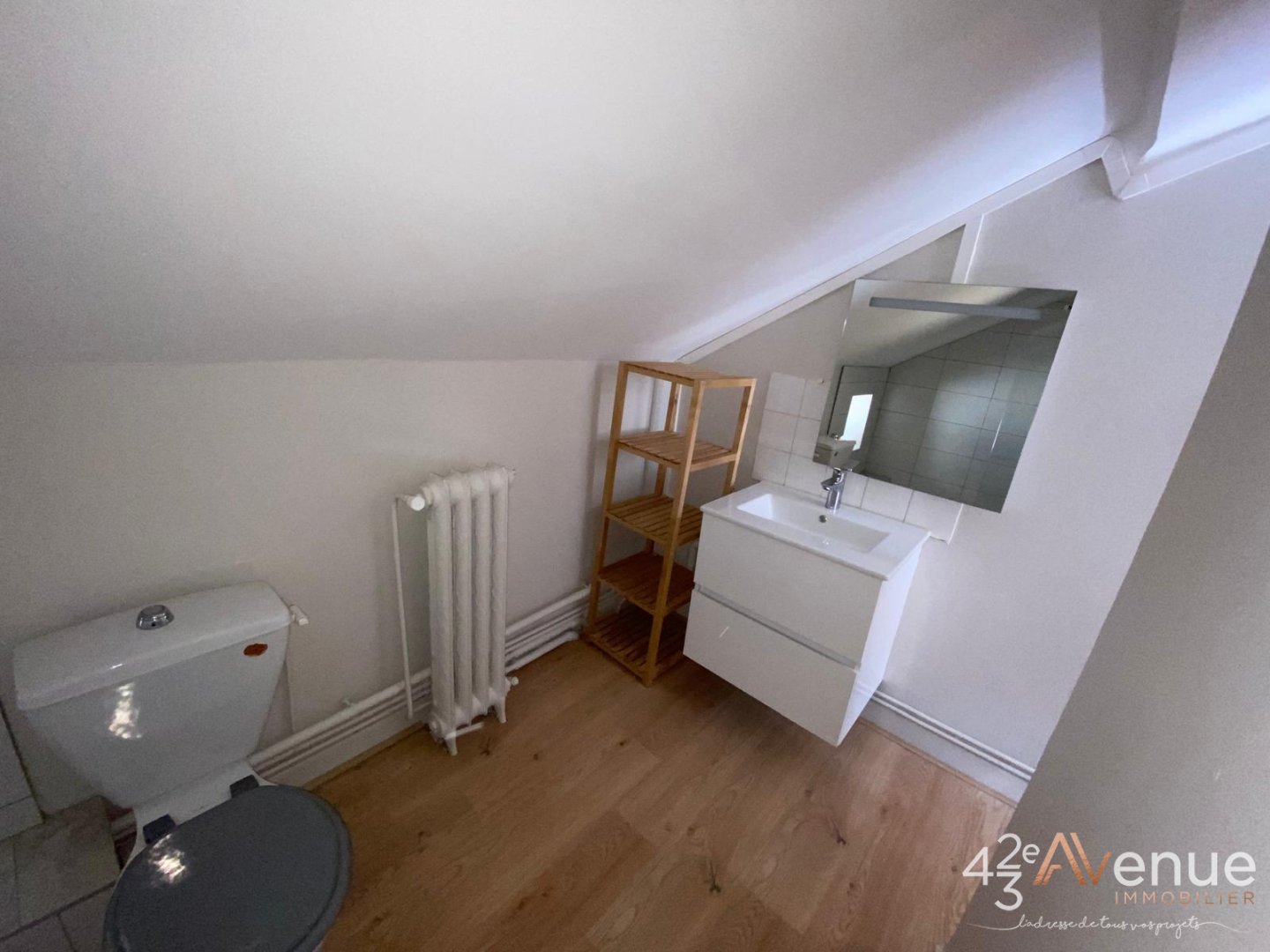 STUDIO A LOUER - ST ETIENNE CRET DE ROCH - 19.43 m2 - 410 &euro; charges comprises par mois