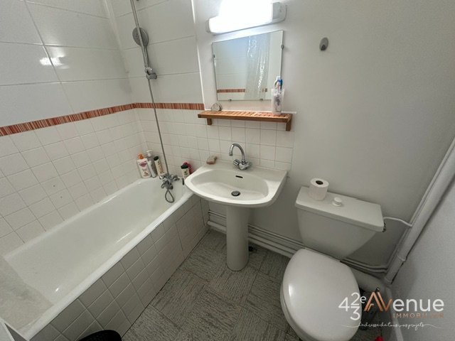 STUDIO A LOUER - ST ETIENNE HAUT DE JACQUARD/ECOLE D ARCHITECTURE - 27.68 m2 - 290 &euro; charges comprises par mois