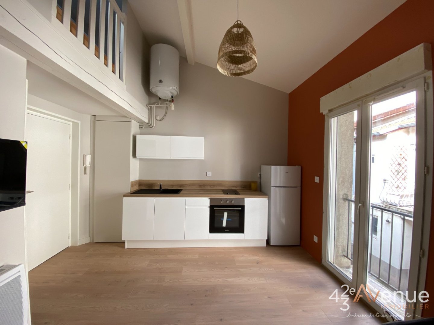 STUDIO A LOUER - ST ETIENNE HYPER CENTRE/DORIAN - 21.91 m2 - 410�&euro; charges comprises par mois