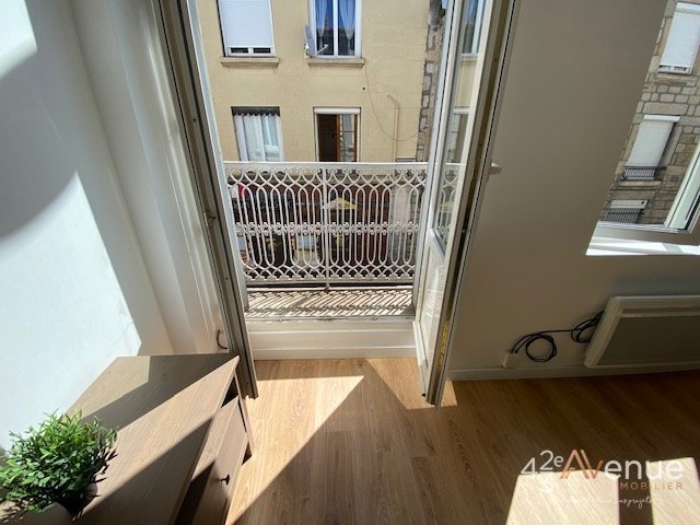 Studio Meublé A LOUER - ST ETIENNE JACQUARD/JEAN JAURES - 24.32 m2 - 400 &euro; charges comprises par mois