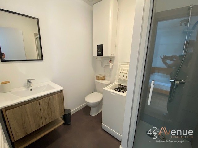 Studio Meublé A LOUER - ST ETIENNE JACQUARD/JEAN JAURES - 24.32 m2 - 400 &euro; charges comprises par mois