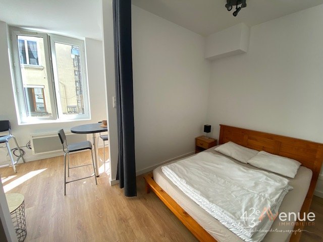 Studio Meublé A LOUER - ST ETIENNE JACQUARD/JEAN JAURES - 24.32 m2 - 400 &euro; charges comprises par mois