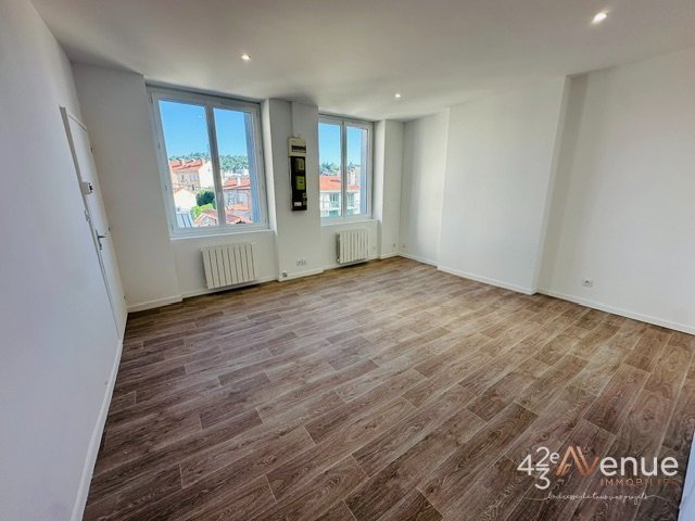 STUDIO A LOUER - ST ETIENNE JACQUARD/JEAN JAURES - 27.36 m2 - 365 &euro; charges comprises par mois