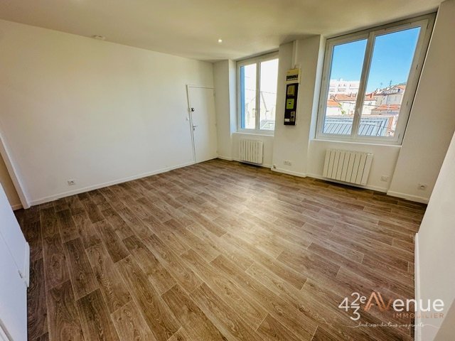 STUDIO A LOUER - ST ETIENNE JACQUARD/JEAN JAURES - 27.36 m2 - 365 &euro; charges comprises par mois