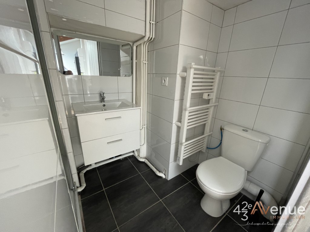 STUDIO - ST ETIENNE place Carnot / cit� du design - 21.14 m2 - LOU&Eacute;