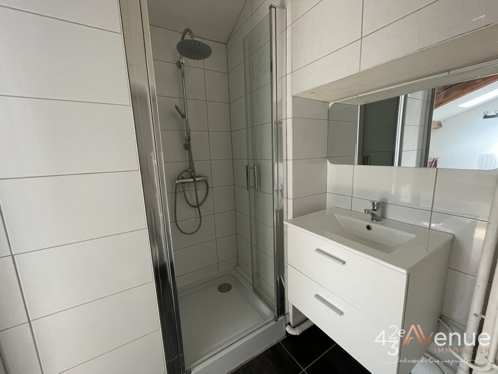 STUDIO - ST ETIENNE place Carnot / cit� du design - 21.14 m2 - LOU&Eacute;