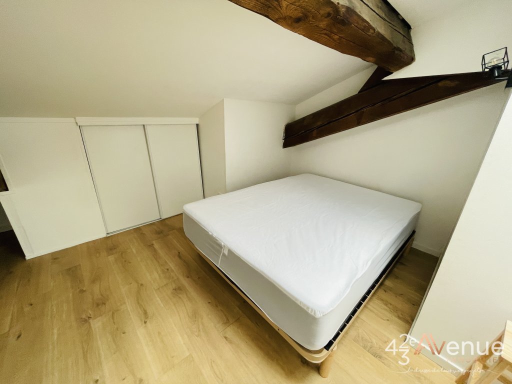 STUDIO - ST ETIENNE place Carnot / cit� du design - 21.14 m2 - LOU&Eacute;