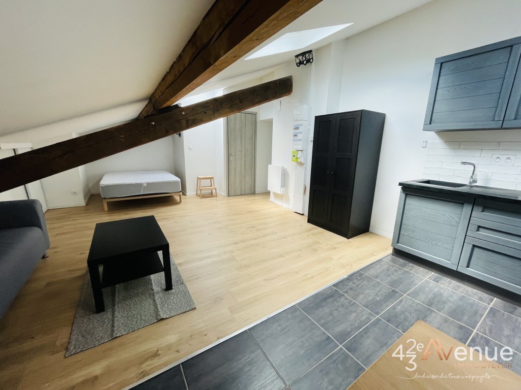 STUDIO - ST ETIENNE place Carnot / cit� du design - 21.14 m2 - LOU&Eacute;