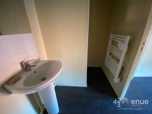 1 Pièce A LOUER - ST ETIENNE PLACE GRENETTE/PEUPLE - 18.93 m2 - 274 &euro; charges comprises par mois