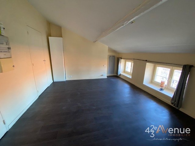 1 Pièce A LOUER - ST ETIENNE PLACE GRENETTE/PEUPLE - 18.93 m2 - 274 &euro; charges comprises par mois