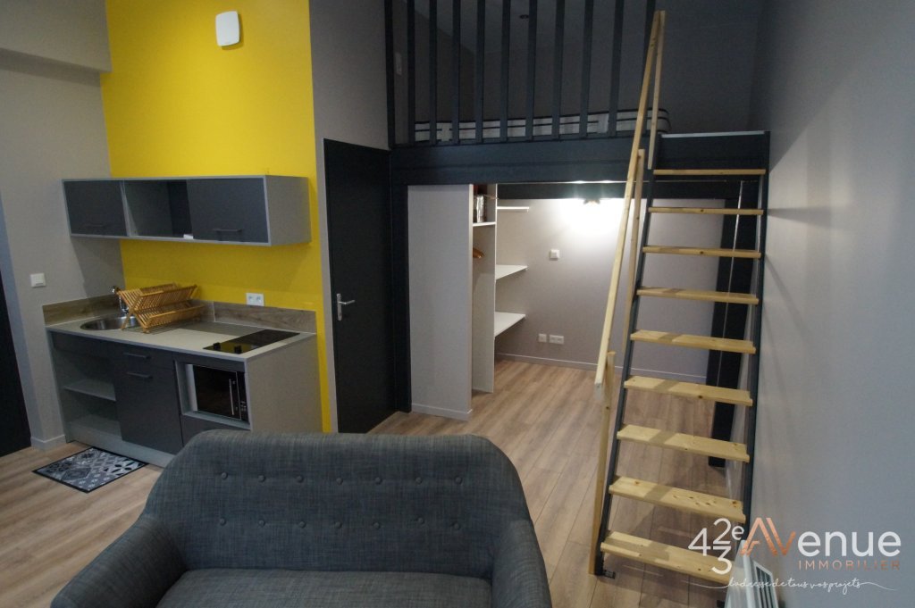 STUDIO A LOUER - ST ETIENNE QUARTIER DES URSULES/CENTRE VILLE - 24.1 m2 - 364 &euro; charges comprises par mois