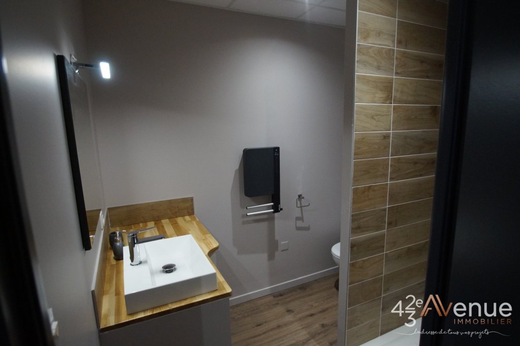 STUDIO A LOUER - ST ETIENNE QUARTIER DES URSULES/CENTRE VILLE - 24.1 m2 - 364 &euro; charges comprises par mois