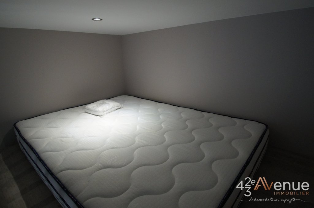 STUDIO A LOUER - ST ETIENNE QUARTIER DES URSULES/CENTRE VILLE - 24.1 m2 - 364 &euro; charges comprises par mois