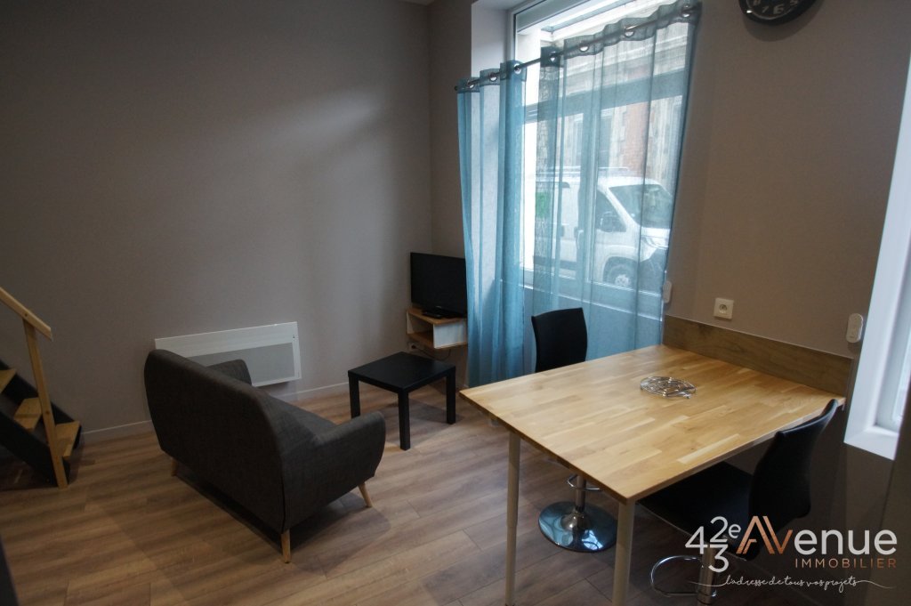 STUDIO A LOUER - ST ETIENNE QUARTIER DES URSULES/CENTRE VILLE - 24.1 m2 - 364 &euro; charges comprises par mois