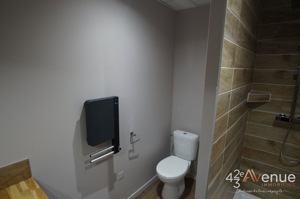 STUDIO A LOUER - ST ETIENNE QUARTIER DES URSULES/CENTRE VILLE - 24.1 m2 - 364 &euro; charges comprises par mois