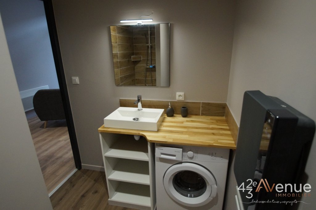 STUDIO A LOUER - ST ETIENNE QUARTIER DES URSULES/CENTRE VILLE - 24.1 m2 - 364 &euro; charges comprises par mois