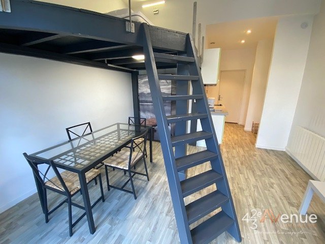 Studio avec Mezzanine A LOUER - ST ETIENNE ROND POINT FAURIEL/METARE - 23.81 m2 - 405 &euro; charges comprises par mois