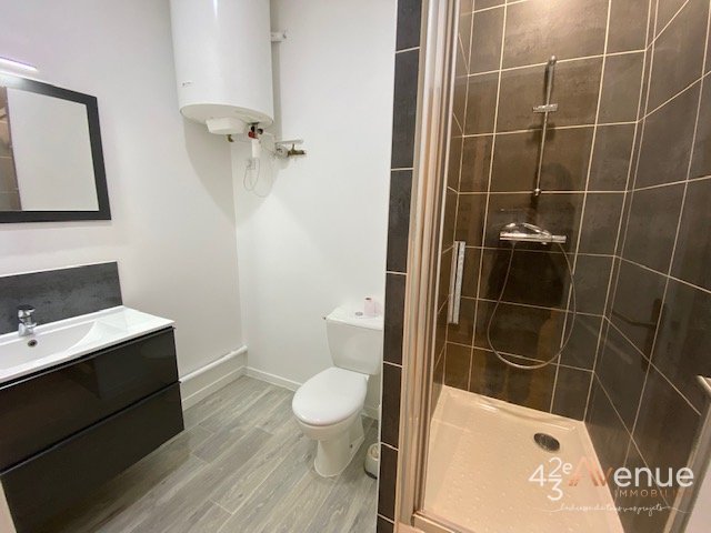 Studio avec Mezzanine A LOUER - ST ETIENNE ROND POINT FAURIEL/METARE - 23.81 m2 - 405 &euro; charges comprises par mois