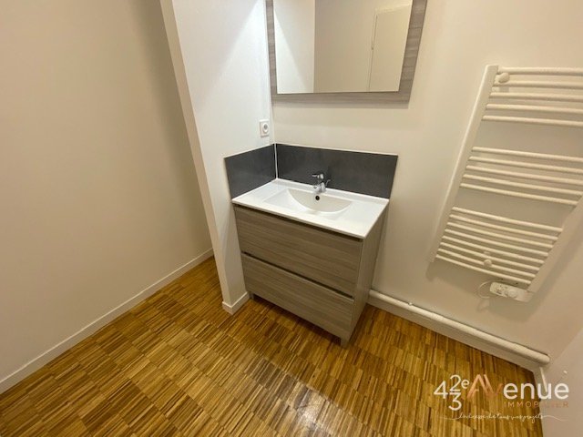 STUDIO A LOUER - ST ETIENNE ROND POINT/METARE - 43.95 m2 - 570 &euro; charges comprises par mois